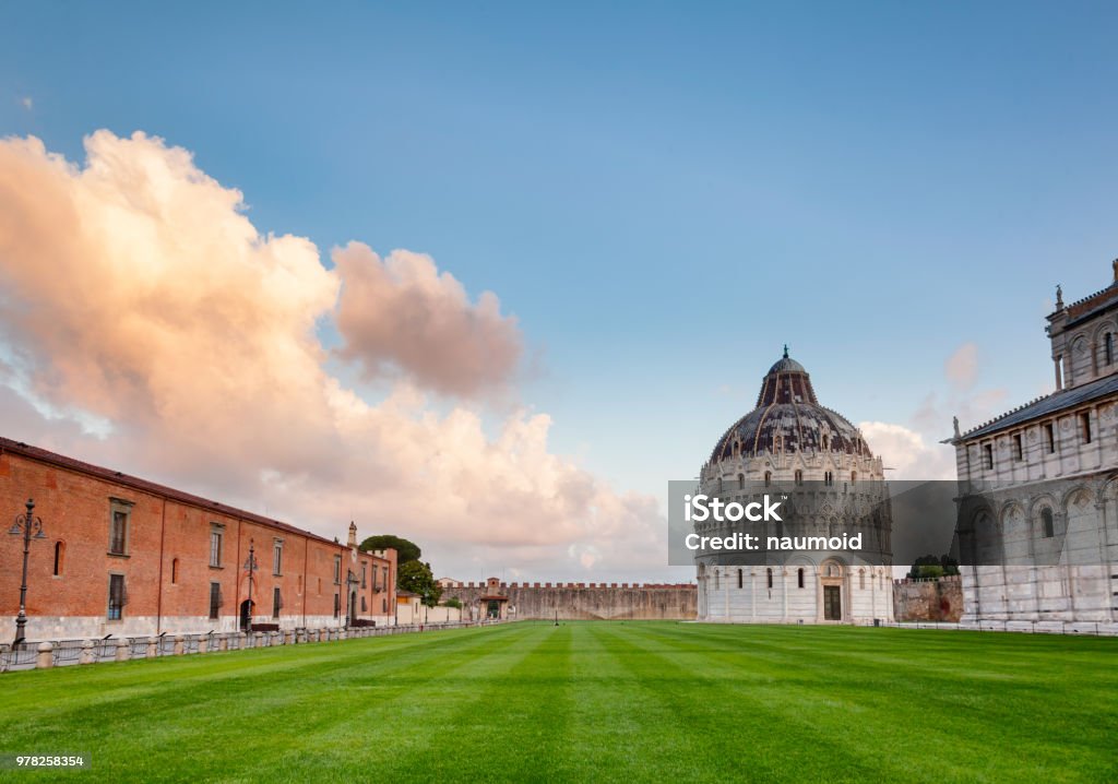 Kreatives Bild zu Piazza Dei Miracoli Piazza Del Duomo ในแสงยามเช้า Pisa Tuscany อิตาลี Piazza Dei Miracoli Piazza Del Duomo ในแสงยามเช้า Pisa Tuscany อิตาลี Illustration