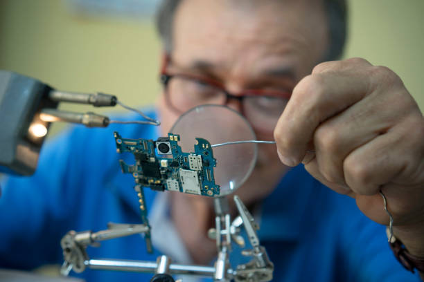 istock Adult man welding an electric circuit 978285728