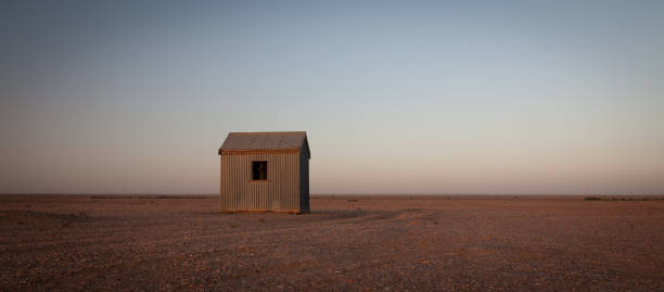 istock deserted shed in Australian desert 978305116