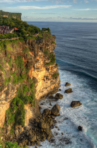 tempio di uluwatu, bali, indonesia. - bali temple landscape seascape foto e immagini stock