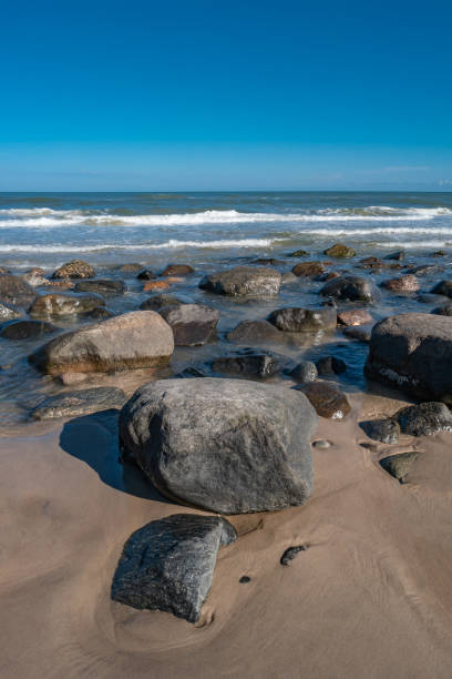 istock Oceanic seashore and sandy beach seascape 978333386