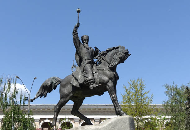 istock Monument to Hetman Sagaidachnoy in Kiev 978351060