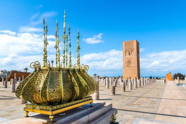 화창한 날에 라바트, 모로코에서 모하메드 v의 묘소에서 하 산 타워와 아름 다운 광장 - rabat 뉴스 사진 이미지