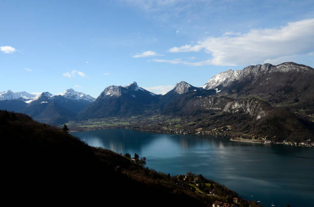 istock Annecy lake and mountains 978418222
