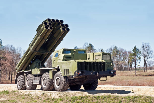 multiple rocket launcher in combat position multiple rocket launcher in combat positions in the forest artillery stock pictures, royalty-free photos & images