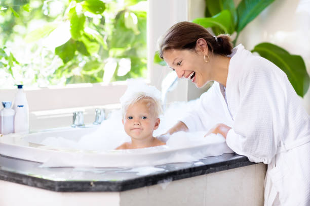 istock Mother washing baby in bubble bath. Water fun. 978483716