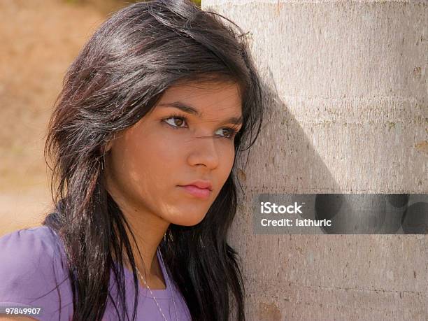 Adolescente Pensativo - Fotografias de stock e mais imagens de Latino-americano - Latino-americano, Adolescente, Adolescência