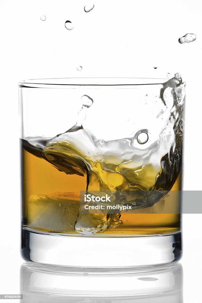 Gelo em um copo de Whisky - Foto de stock de Bebida royalty-free