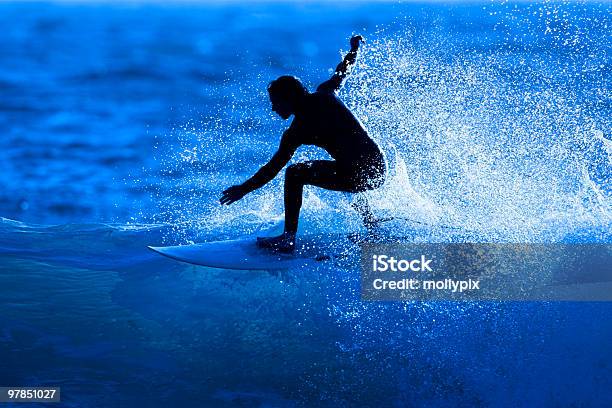 Surfista - Fotografie stock e altre immagini di Surf - Surf, Acqua, Adulto