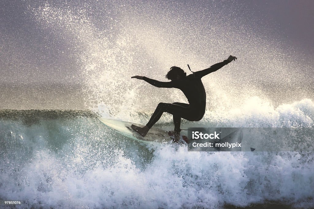 Surfista na de uma onda - Foto de stock de Surfe royalty-free