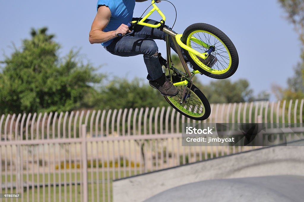 Bicicletta di bravata - Foto stock royalty-free di A mezz'aria