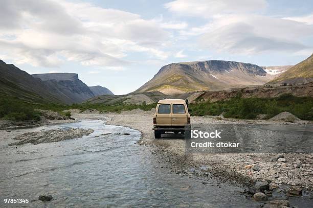 Van En Las Montañas Foto de stock y más banco de imágenes de Verano - Verano, 4x4, Actividad