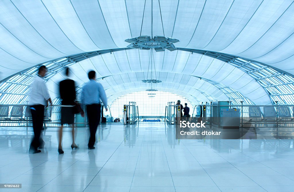 Poca gente en el aeropuerto - Foto de stock de Actividad libre de derechos