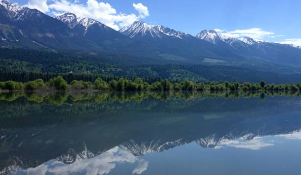 istock Columbia Wetlands and Mountains 978540864