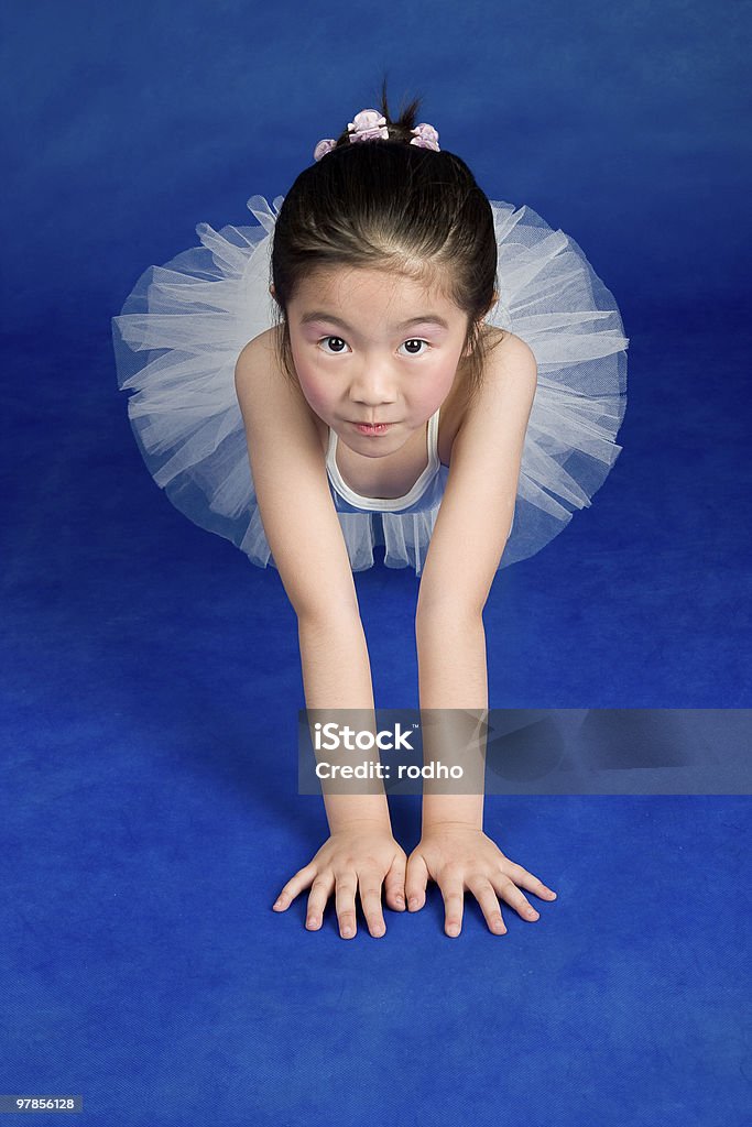 Jovem Bailarina de ballet usar uma saia de Bailarina - Royalty-free 6-7 Anos Foto de stock