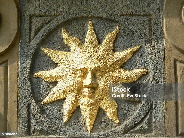 Simbolo Del Sole - Fotografie stock e altre immagini di Lavoro d'intaglio - Lavoro d'intaglio, Stile celtico, Antico - Condizione
