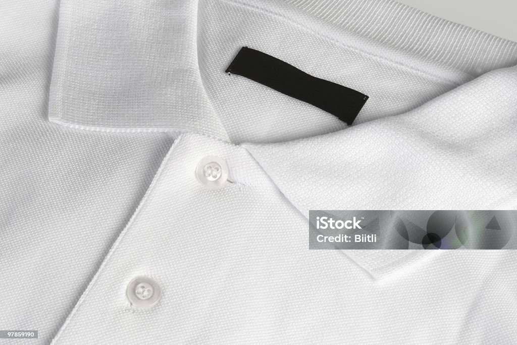 Weißes poloshirt mit leeren black label - Lizenzfrei Polohemd Stock-Foto