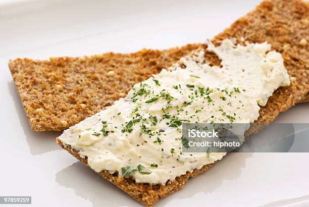 Frisches Brot Mit Breiten Stockfoto und mehr Bilder von Käseaufstrich - Käseaufstrich, Petersilie, Schmierkäse
