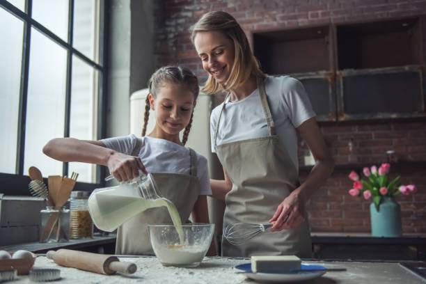 istock Mom and daughter baking 978634078