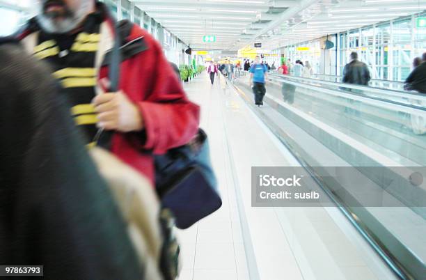 Flughafen Rolltreppe Stockfoto und mehr Bilder von Abschied - Abschied, Ankunft, Bewegung