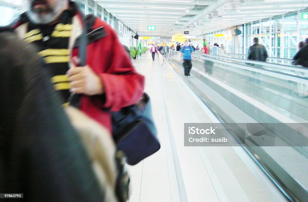 공항 에스컬레이터 - 로열티 프리 가방 스톡 사진