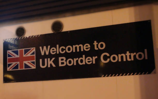 イギリス国境コントロール記号ビュー - border control ストックフォトと画像