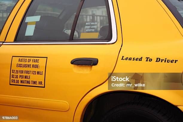 Ligue Uma Cabina - Fotografias de stock e mais imagens de Amarelo - Amarelo, Bebida, Bêbedo