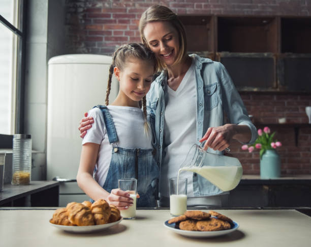 istock Mom and daughter 978640744