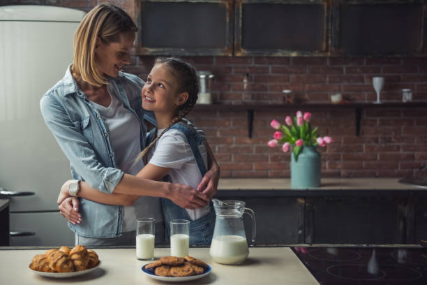istock Mom and daughter 978642254