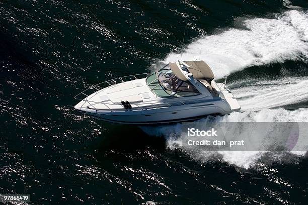 Powerboat Stockfoto und mehr Bilder von Ansicht aus erhöhter Perspektive - Ansicht aus erhöhter Perspektive, Bewegung, Farbbild