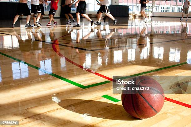 Partita Di Basket - Fotografie stock e altre immagini di Basket - Basket, Palla da pallacanestro, Ambientazione interna