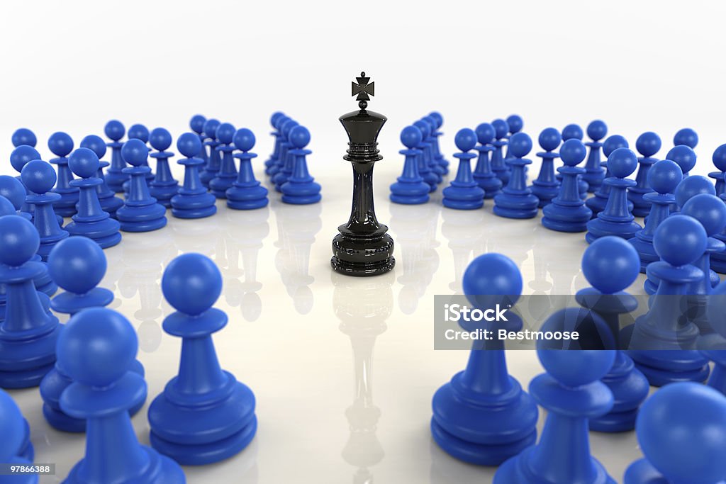 블랙 킹 한들거리는 종려나무와 푸른 pawns - 로열티 프리 0명 스톡 사진
