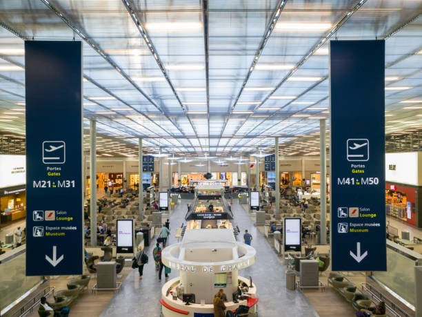 aeroporto de paris charles de gaulle terminal - átrio caraterística de construção - fotografias e filmes do acervo