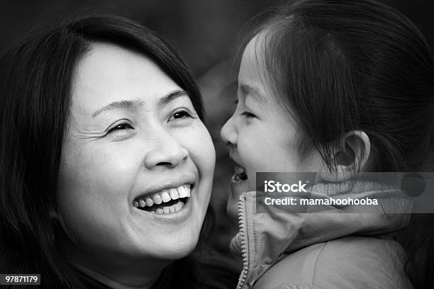 Foto de Boa Tempo e mais fotos de stock de Família de Duas Gerações - Família de Duas Gerações, Japonês, Preto e branco