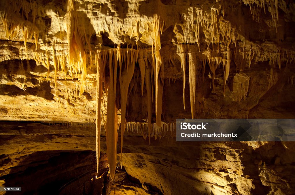 De brocato formación en Cavern - Foto de stock de Estalactita libre de derechos