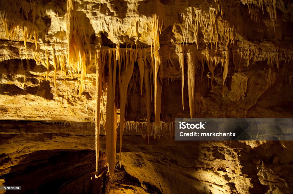 Cortinados formação em uma caverna - Foto de stock de Estalactite royalty-free