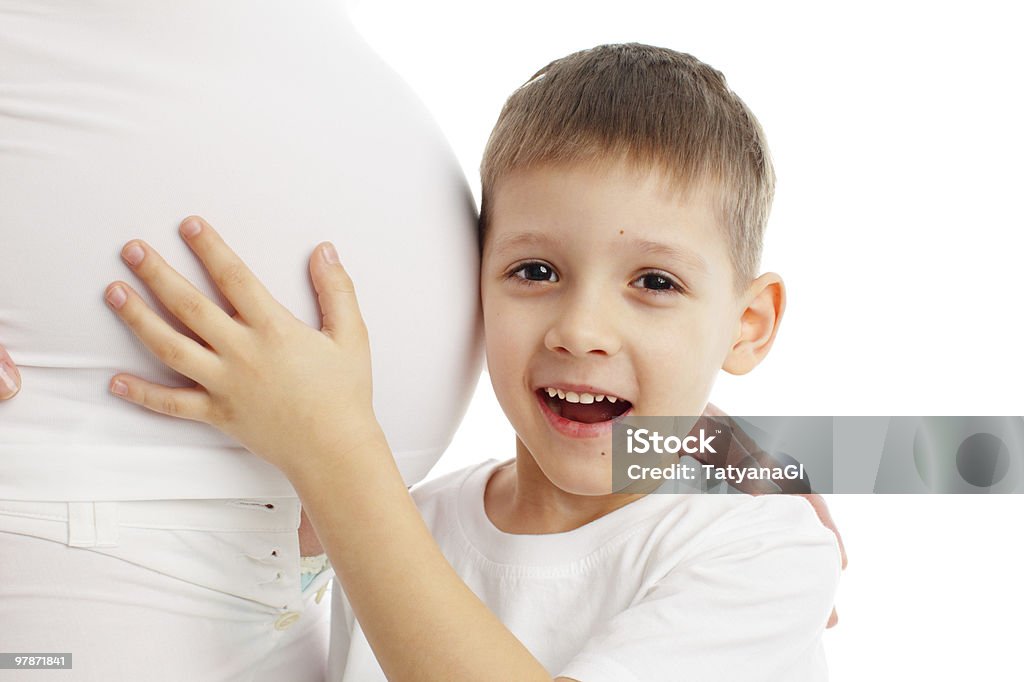 Criança a barriga da Mãe grávida ouvir - Foto de stock de 4-5 Anos royalty-free