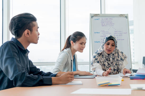 istock Daily general business meeting 978730880