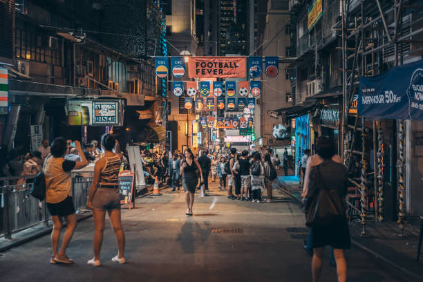 lan kwai fong nightlife district in central hong kong - club soccer fotos imagens e fotografias de stock