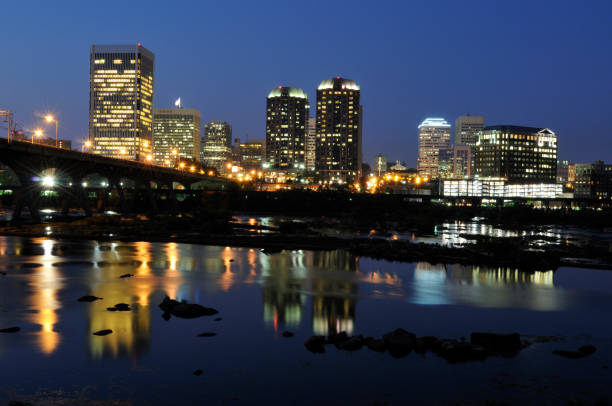 istock Richmond Across the James 97875454