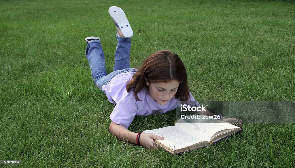Menina leitura - Royalty-free Criança Foto de stock