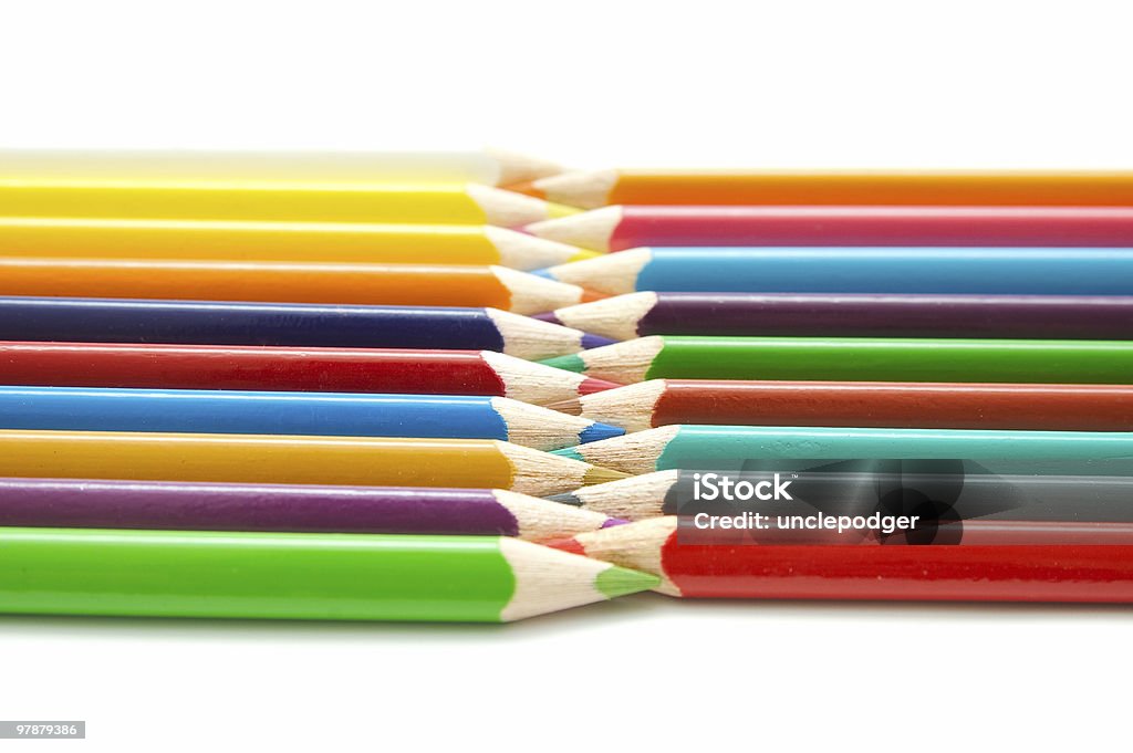 Deux rangs de crayons de couleur - Photo de Arc en ciel libre de droits
