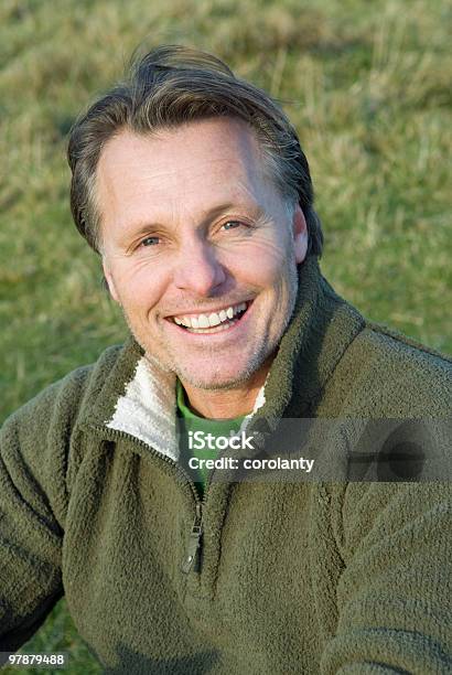 Homem Feliz - Fotografias de stock e mais imagens de 40-44 anos - 40-44 anos, 40-49 Anos, Adulto