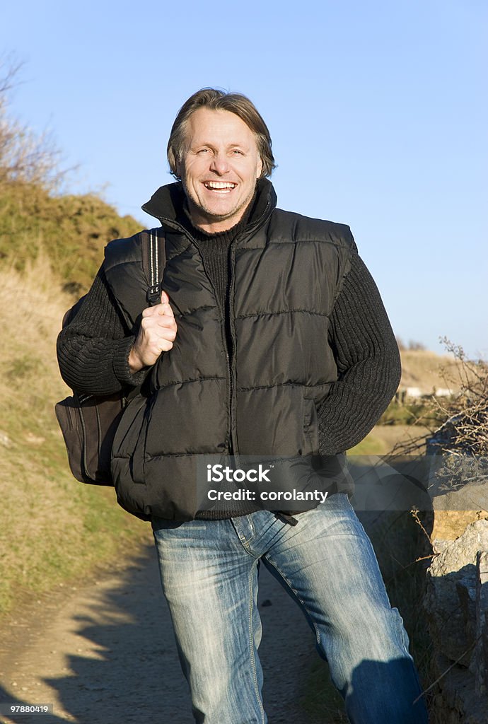 Feliz sorridente homem ao ar livre - Royalty-free Colete Térmico Foto de stock