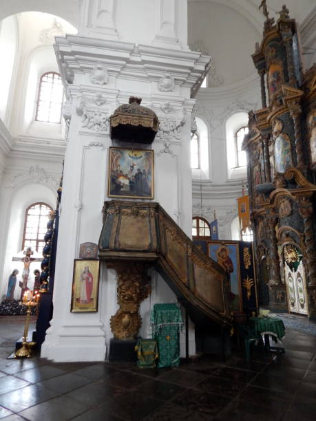 istock Iconostasis Ukrainian baroque in Kozelets 978813990