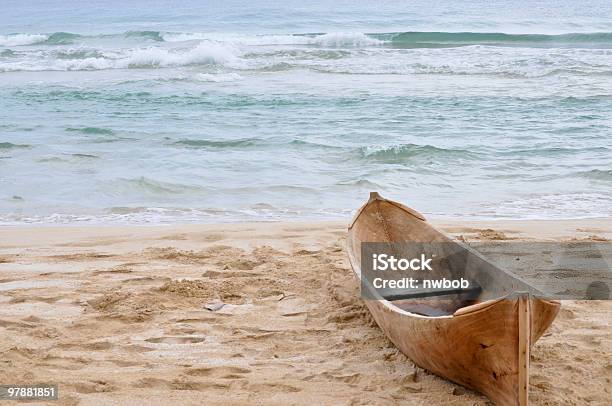 Foto de Canoa Na Praia Tropical Perto Bocas Del Toro Panamá e mais fotos de stock de Panamá