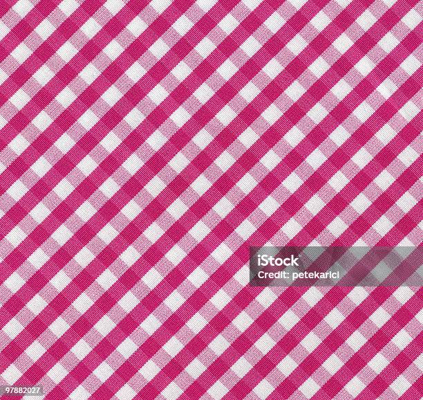 Rosa Und Weiße Tischtuch Mit Ginganmuster Stockfoto und mehr Bilder von Bildhintergrund - Bildhintergrund, Picknick-Tisch, Textilien