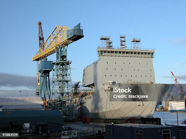 Barca E Gru Nautico - Fotografie stock e altre immagini di Imbarcazione militare - Imbarcazione militare, Industria edile, Riparare