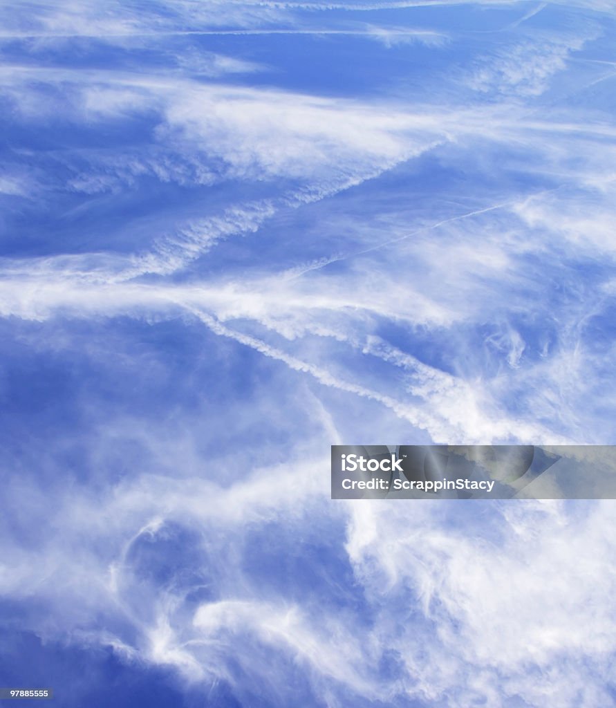 Pochmurny błękitne niebo - Zbiór zdjęć royalty-free (Bez ludzi)
