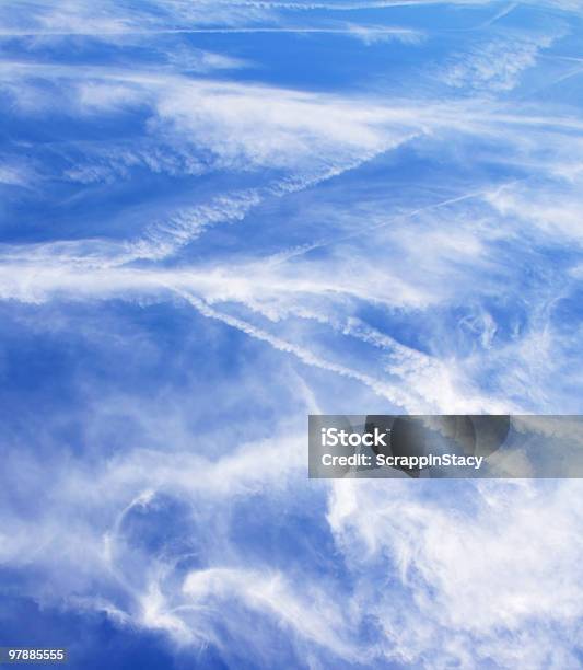 Foto de Céu Azul Nublado e mais fotos de stock de Azul - Azul, Beleza, Beleza natural - Natureza